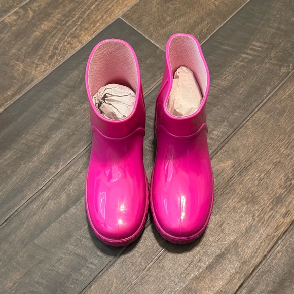 UGG Women's Vibrant Pink Rain Boots - Picture 4 of 16